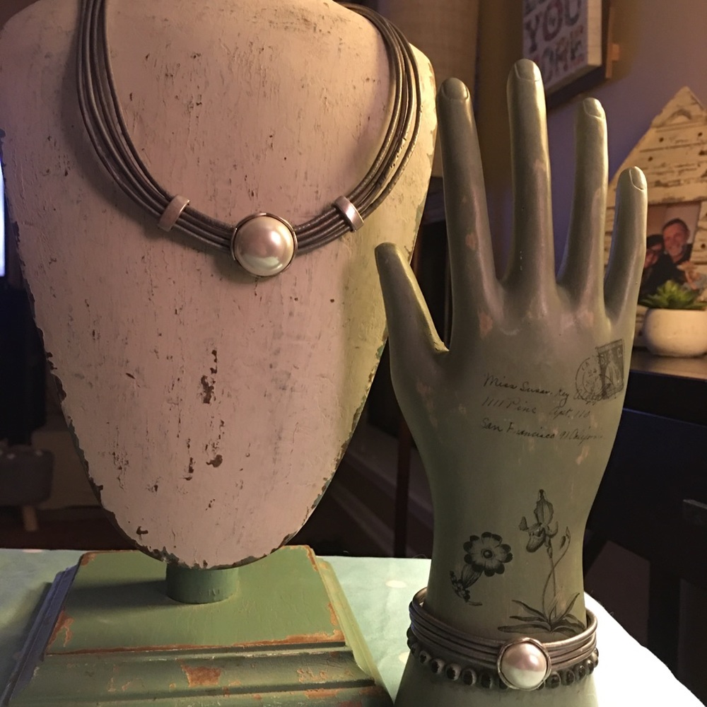 Modern pearl set
